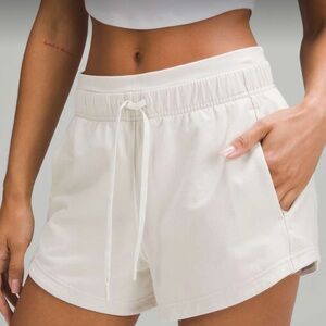 Inner Glow High rise 3” short in bone size 8